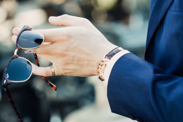 How to Wear a Smartwatch: A Style and Function Guide